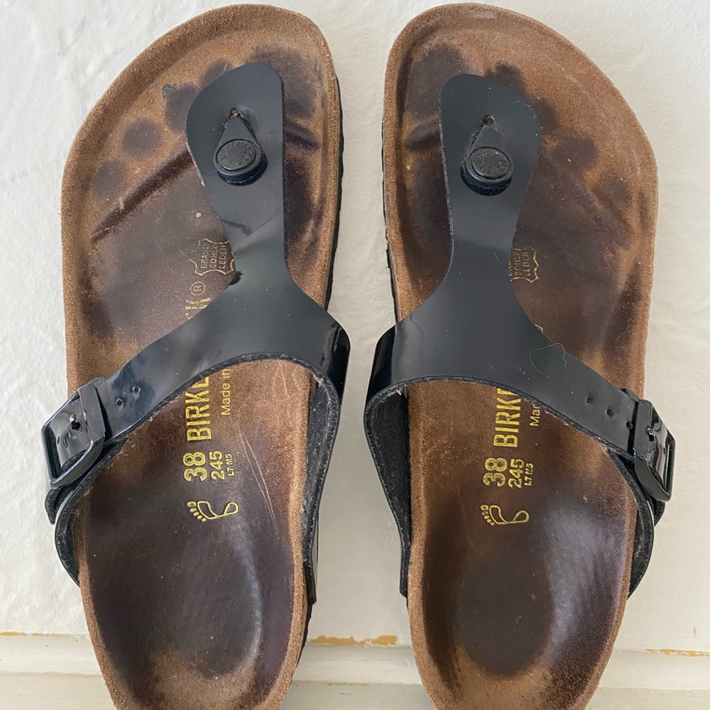 Birkenstock Gizeh black patent leather sandal. Size 38